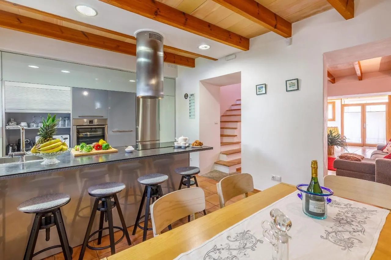 Can Mateu Campanet Villa